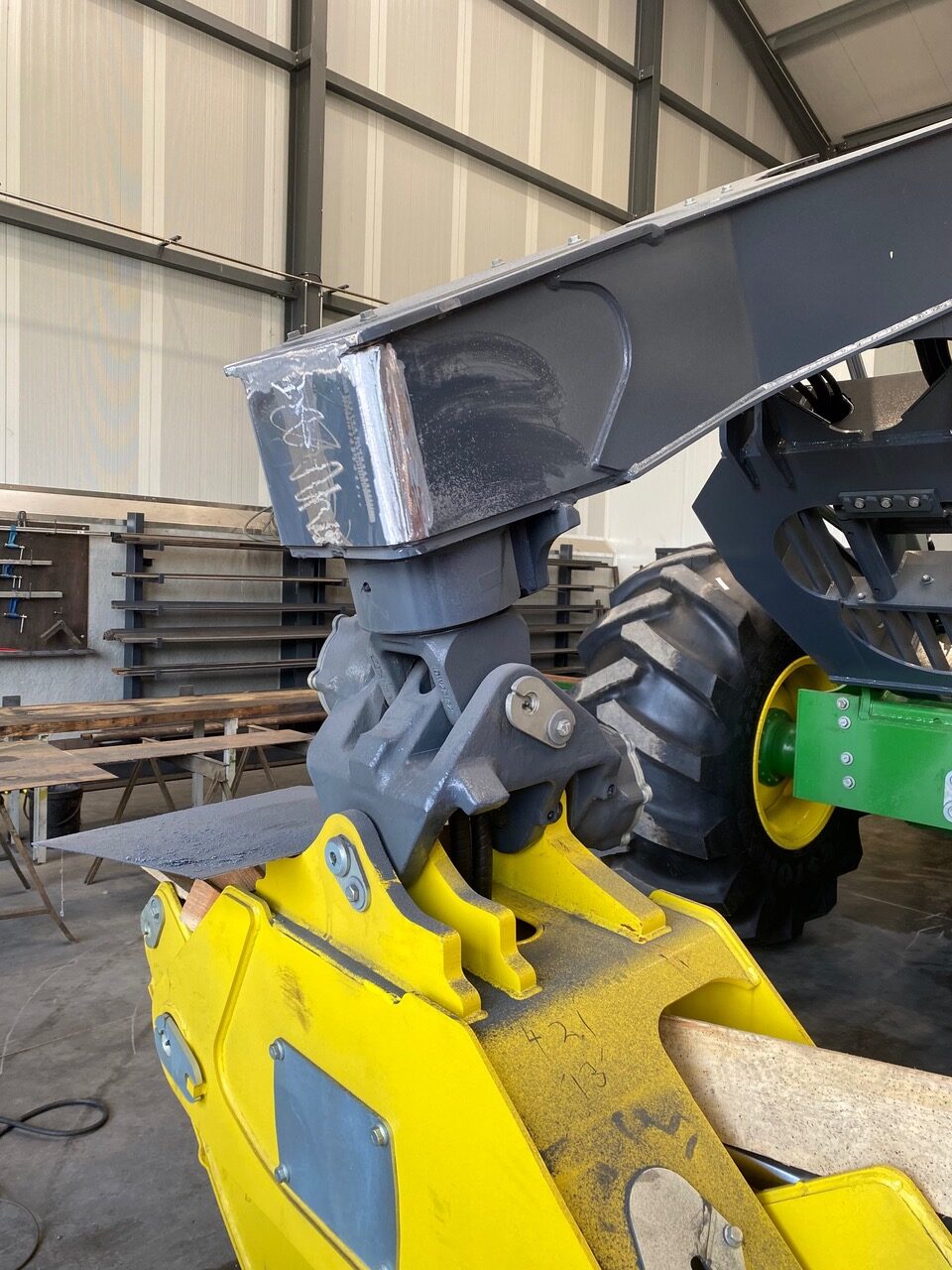 CEIFP : expert en modification de châssis pour l’abatteuse John Deere